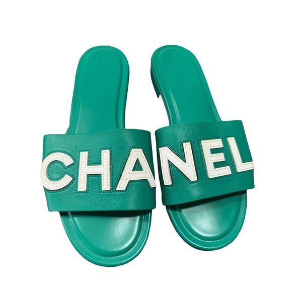 CHANEL Logo Leather Slide 23P Green White Sandal 40 CHA NEL - Picture 1 of 9